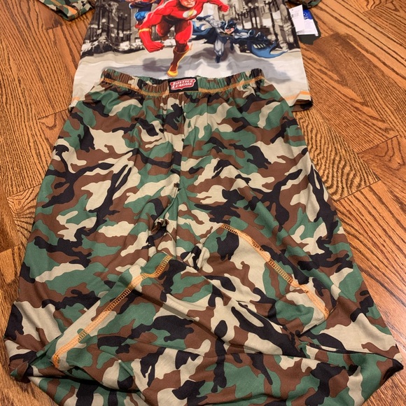 Justice League Pajamas Size L 10/12 Camo bottoms and sleeves.. - Picture 2 of 8